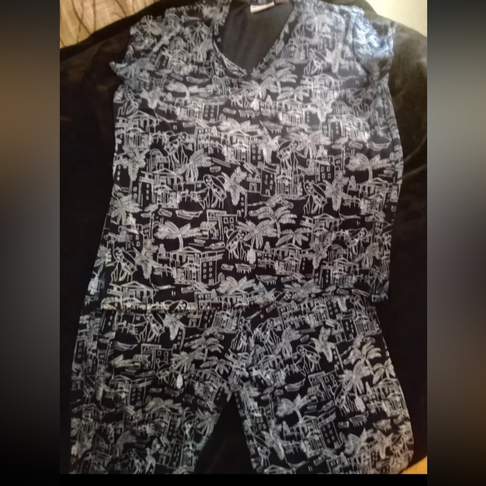 Chicos Travelers Pant Suit Size 2M
